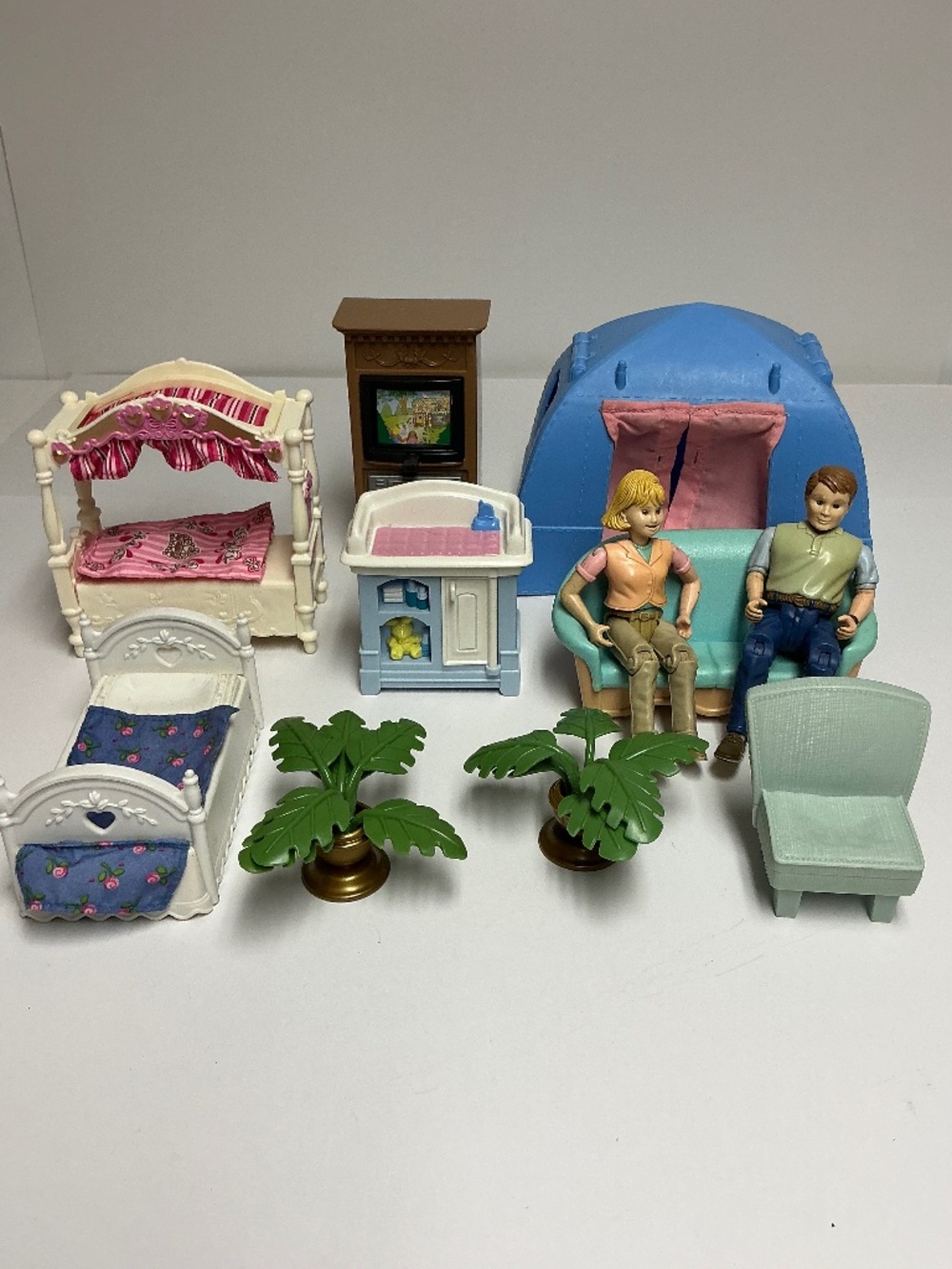 Fisher-Price Loving Family Vintage Dolhouse Furniture Lot with 2 People TLC READ
